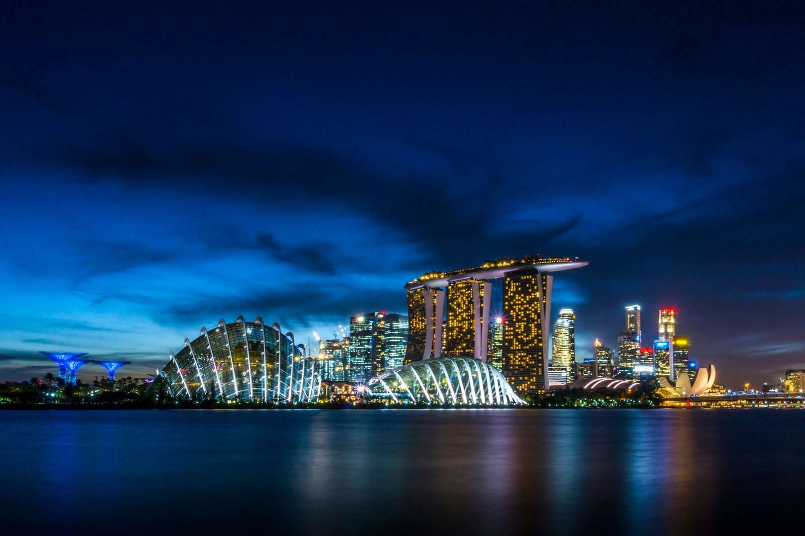 Singapore’s illuminated Marina Bay skyline